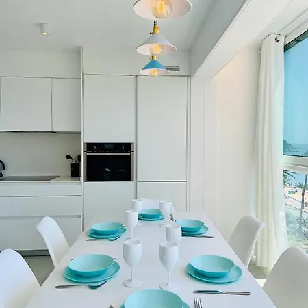 Seafront New Boutique דירה