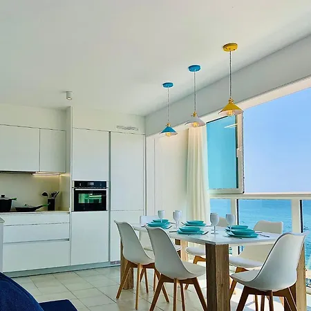 Seafront New Boutique * יורט דה מאר